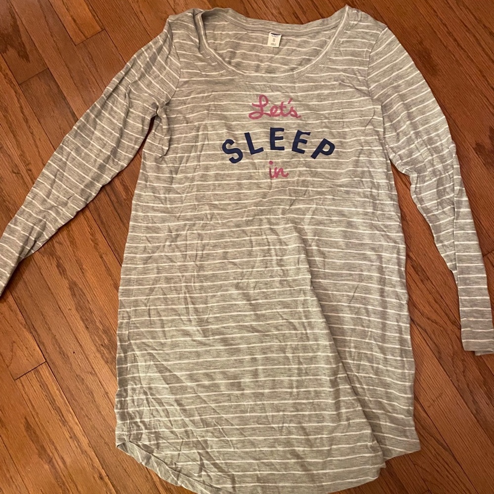 Like new Old Navy soft Gray nightgown XS